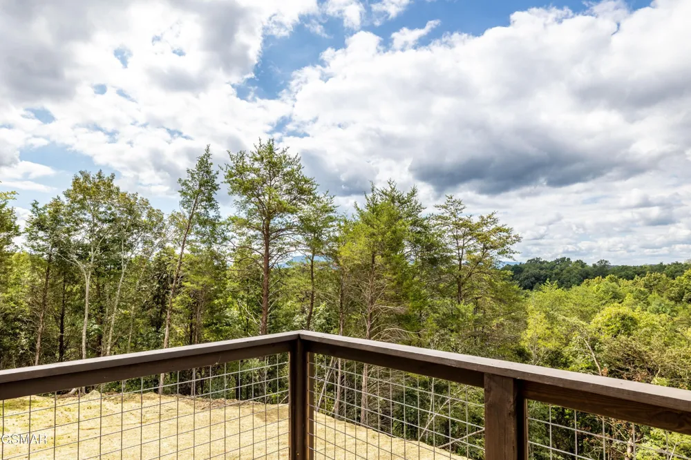 2107 Eagle Feather Drive Sevierville, TN 37862