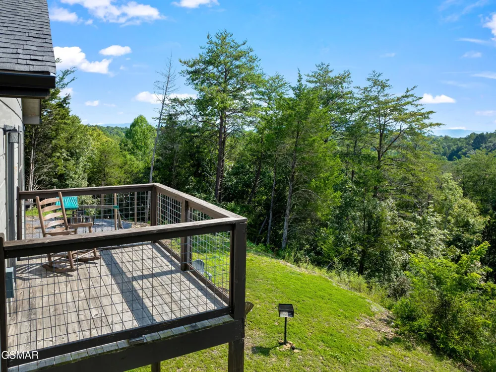 2107 Eagle Feather Drive Sevierville, TN 37862