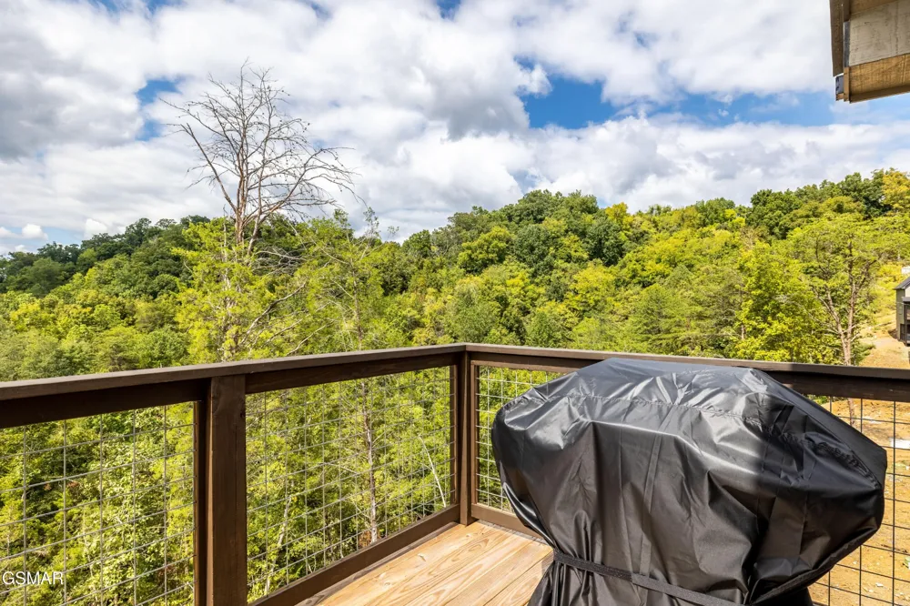 2107 Eagle Feather Drive Sevierville, TN 37862