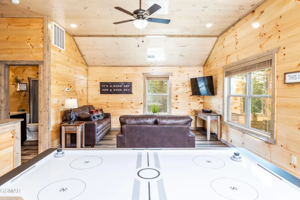 2107 Eagle Feather Drive Sevierville, TN 37862