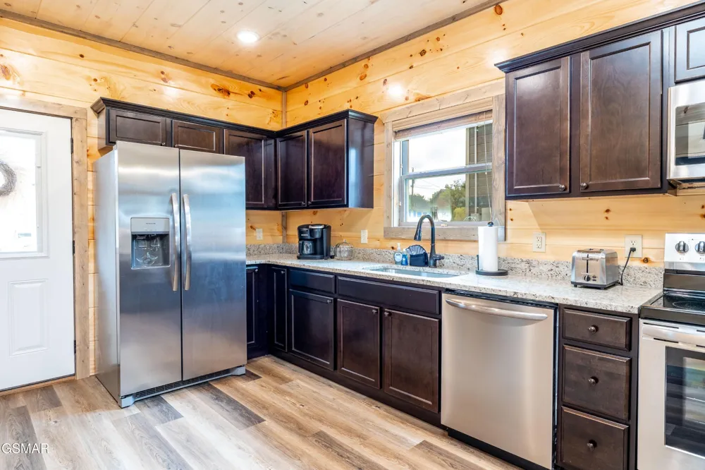 2107 Eagle Feather Drive Sevierville, TN 37862