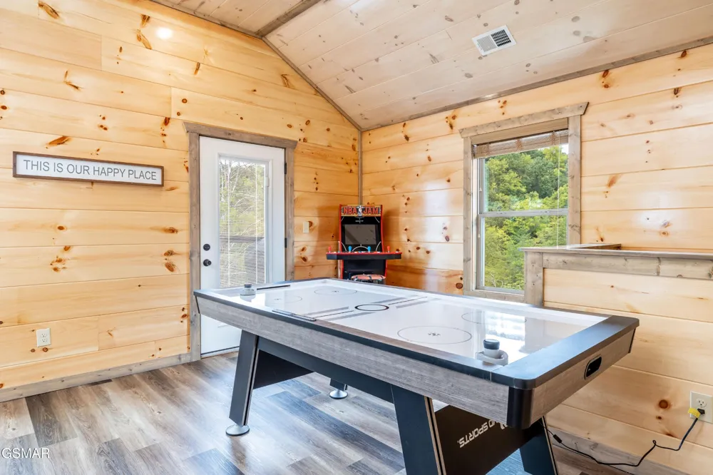 2107 Eagle Feather Drive Sevierville, TN 37862