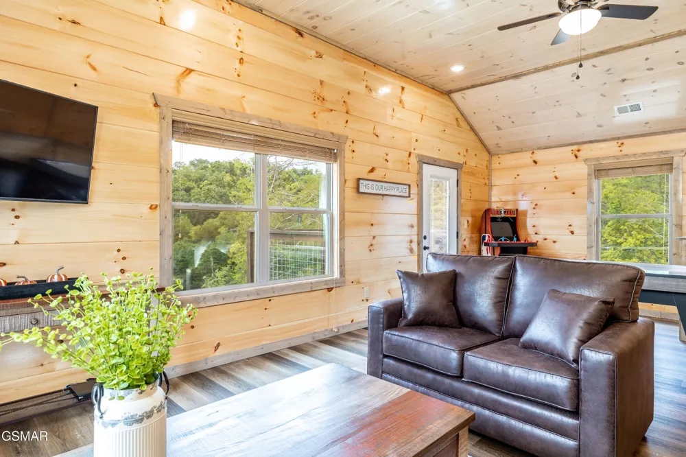 2107 Eagle Feather Drive Sevierville, TN 37862