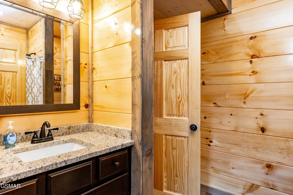 2107 Eagle Feather Drive Sevierville, TN 37862