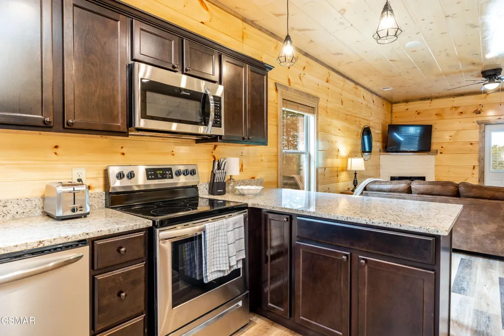 2107 Eagle Feather Drive Sevierville, TN 37862