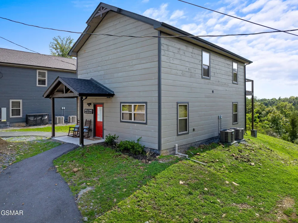 2107 Eagle Feather Drive Sevierville, TN 37862