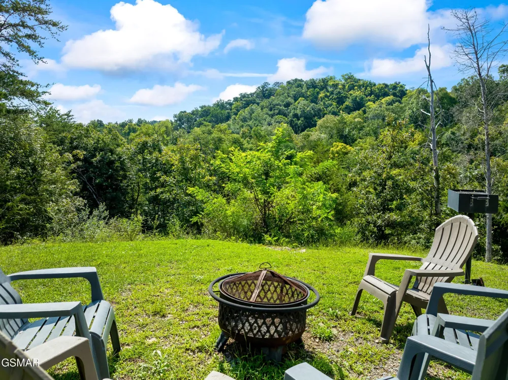2107 Eagle Feather Drive Sevierville, TN 37862