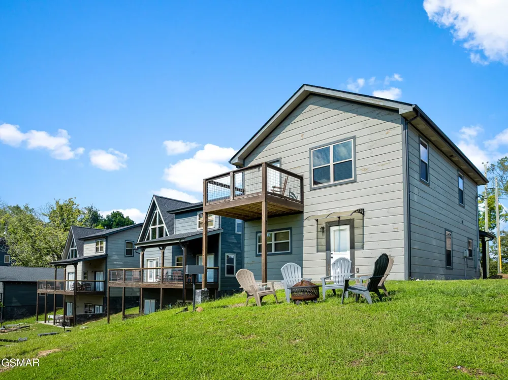 2107 Eagle Feather Drive Sevierville, TN 37862