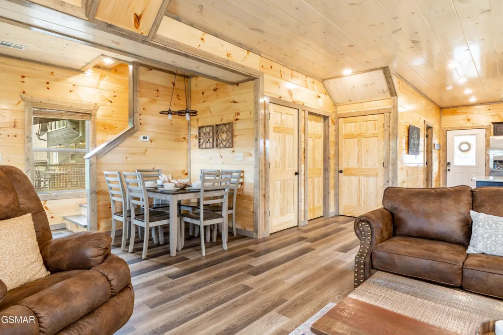 2107 Eagle Feather Drive Sevierville, TN 37862