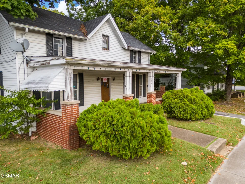 226 E Main Street Sevierville, TN 37862