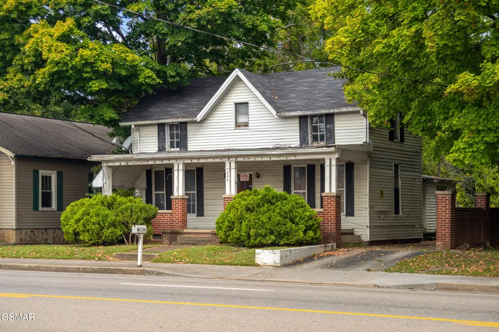 226 E Main Street Sevierville, TN 37862