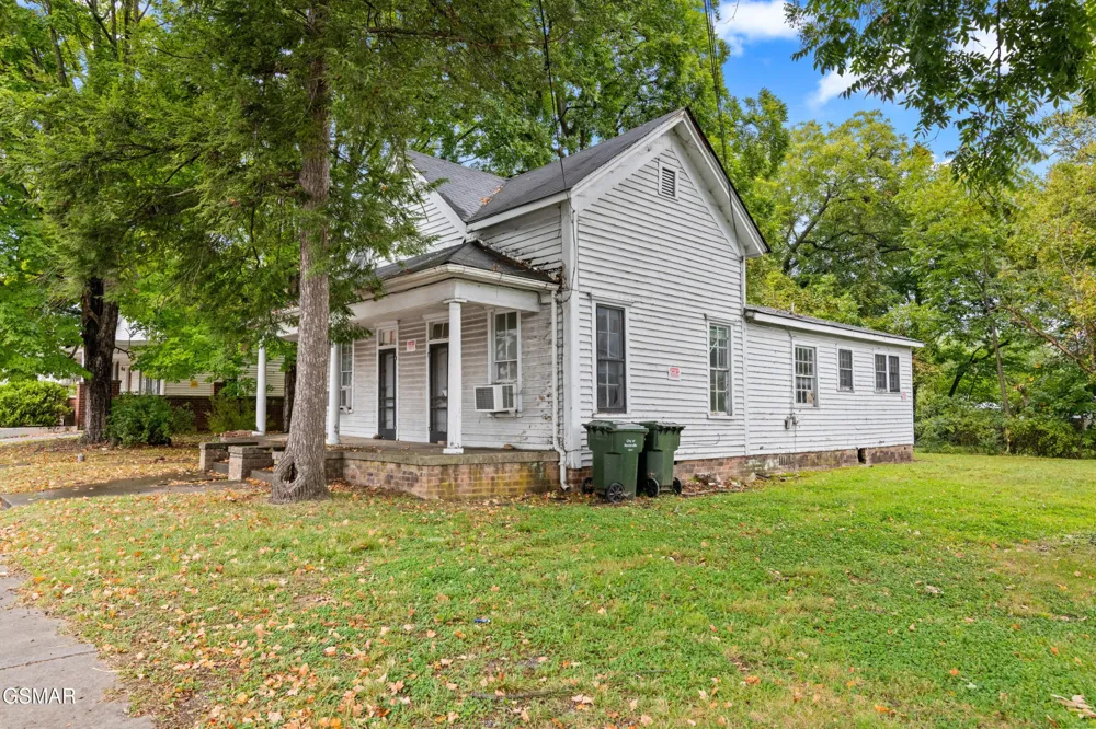 226 E Main Street Sevierville, TN 37862