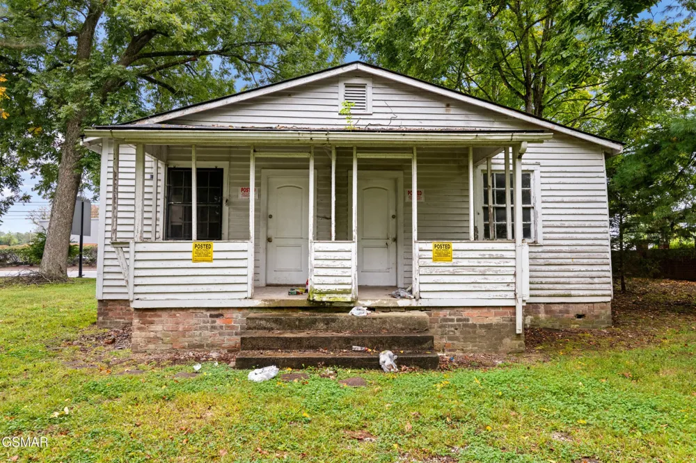 226 E Main Street Sevierville, TN 37862