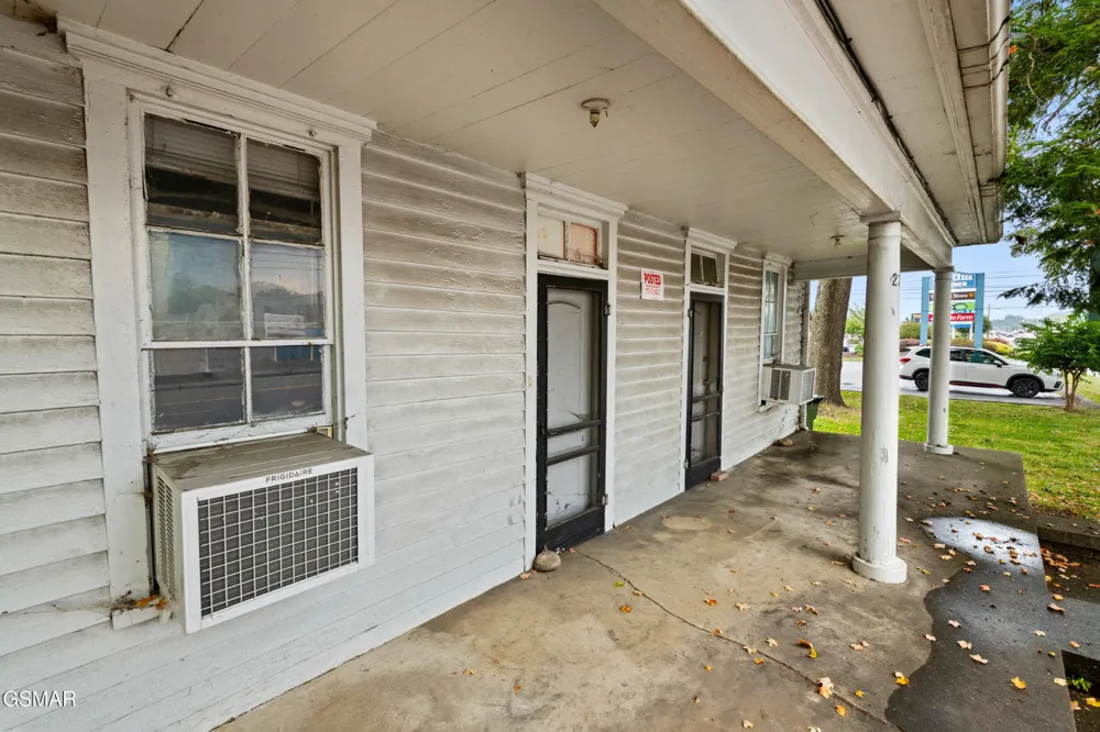 226 E Main Street Sevierville, TN 37862