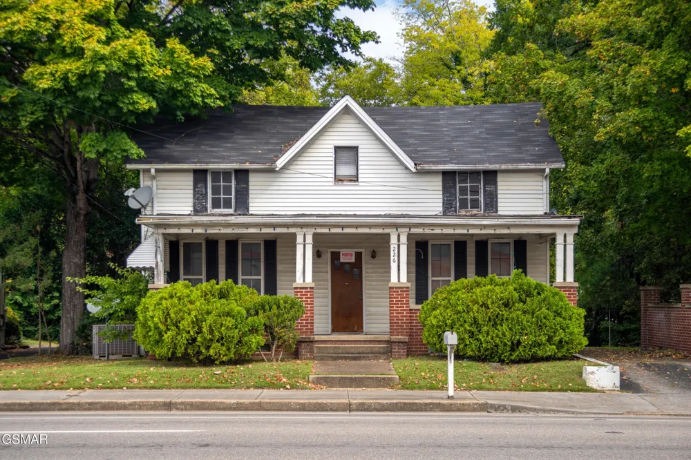226 E Main Street Sevierville, TN 37862