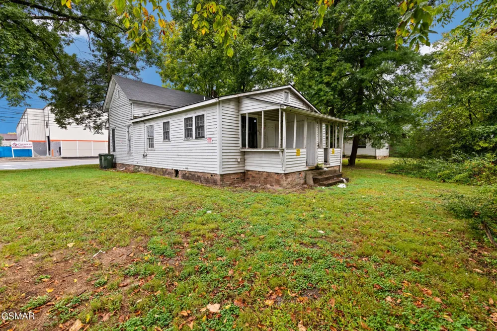 226 E Main Street Sevierville, TN 37862