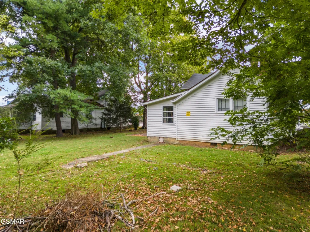 226 E Main Street Sevierville, TN 37862