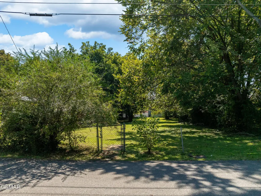 226 E Main Street Sevierville, TN 37862