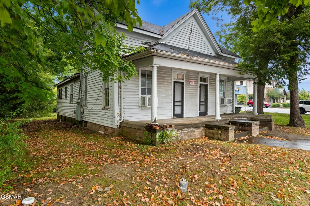 226 E Main Street Sevierville, TN 37862