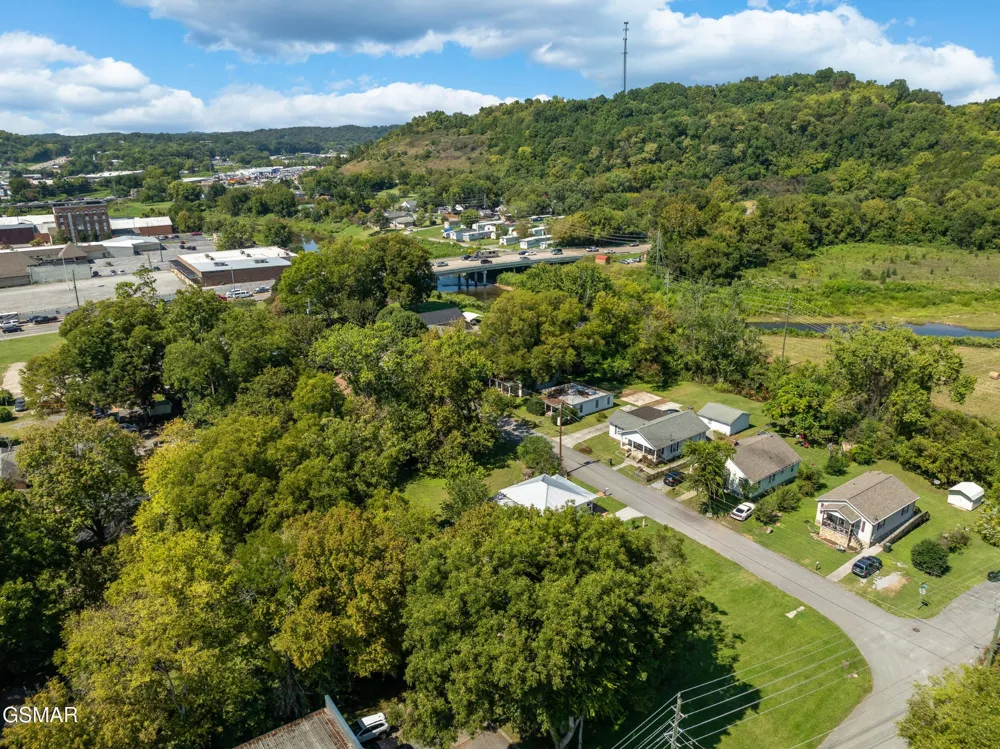 226 E Main Street Sevierville, TN 37862