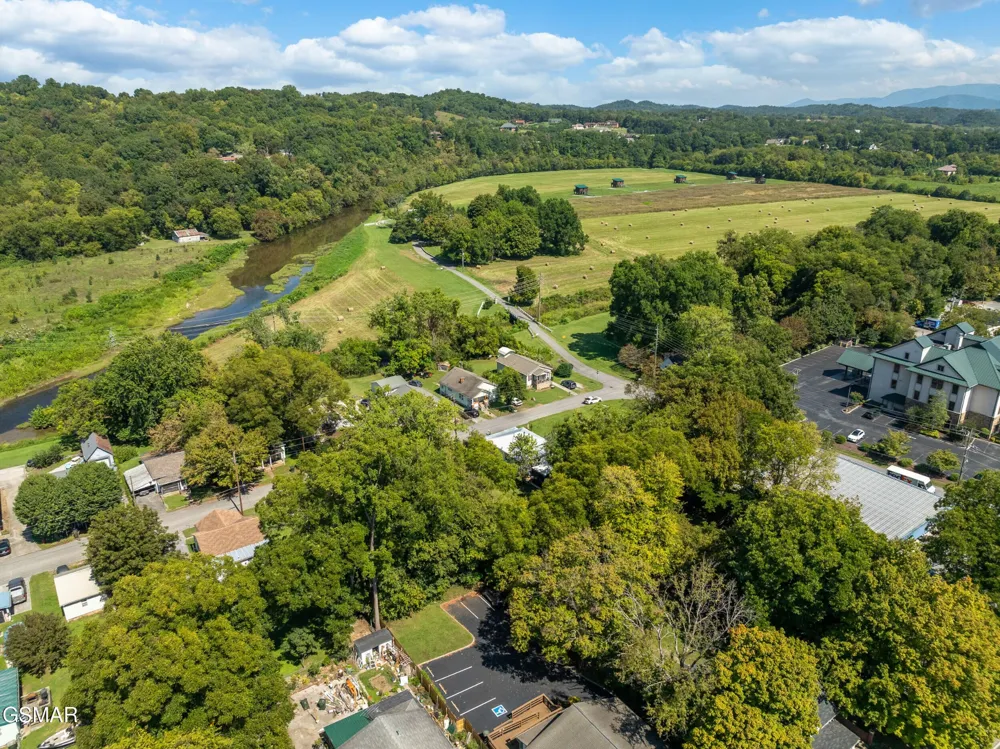 226 E Main Street Sevierville, TN 37862