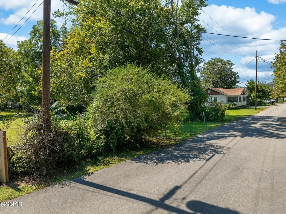 226 E Main Street Sevierville, TN 37862