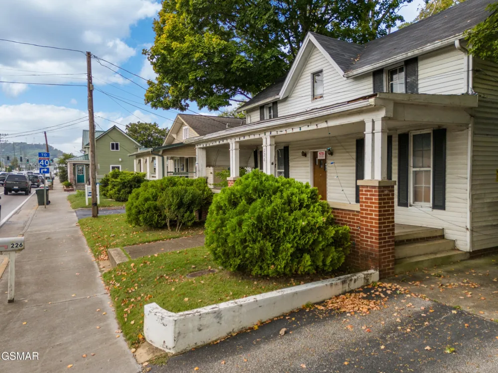 226 E Main Street Sevierville, TN 37862