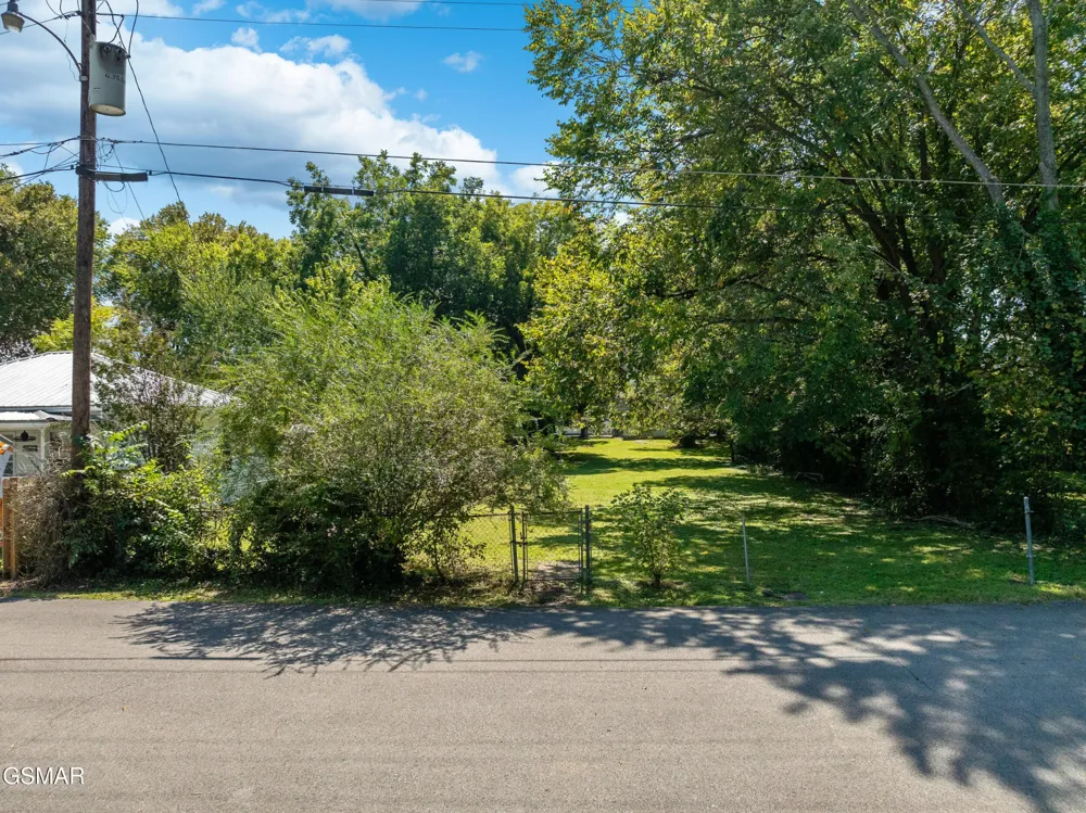 226 E Main Street Sevierville, TN 37862
