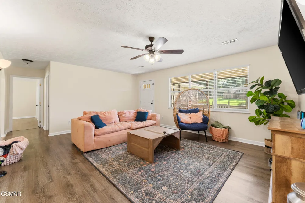 1301 Snappwood Drive Sevierville, TN 37862