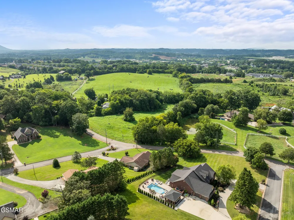 1301 Snappwood Drive Sevierville, TN 37862