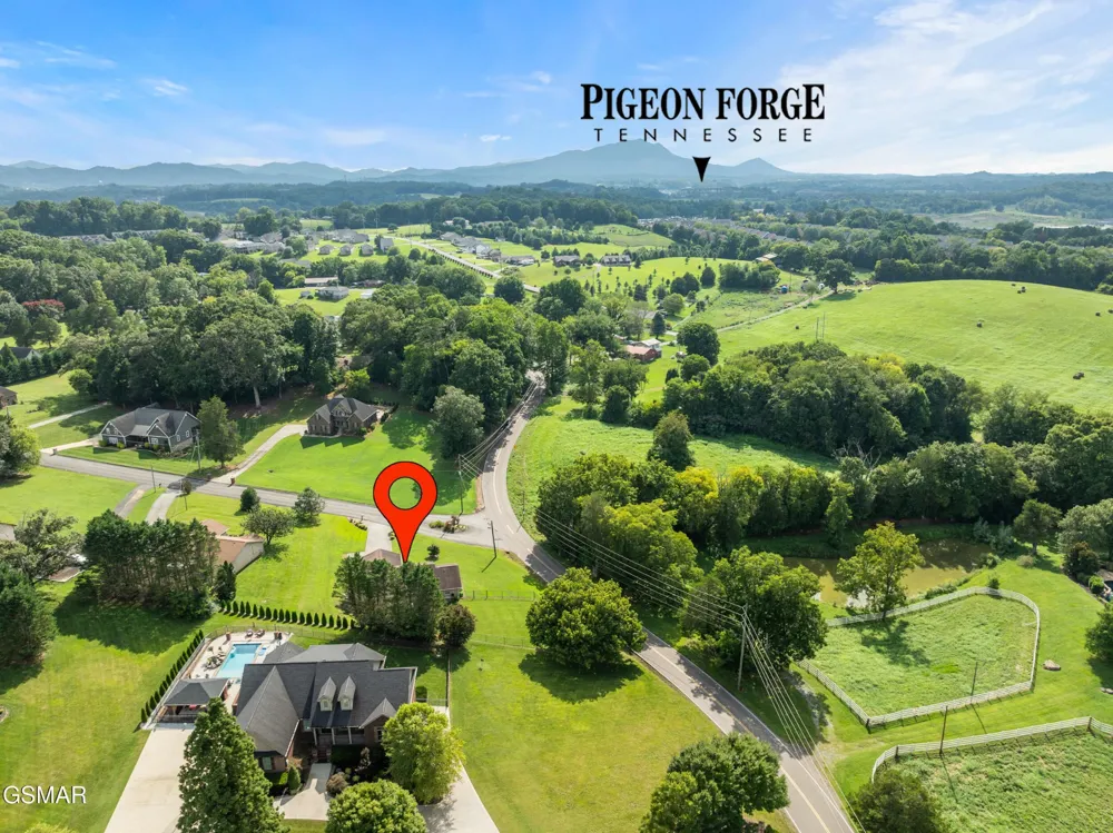 1301 Snappwood Drive Sevierville, TN 37862