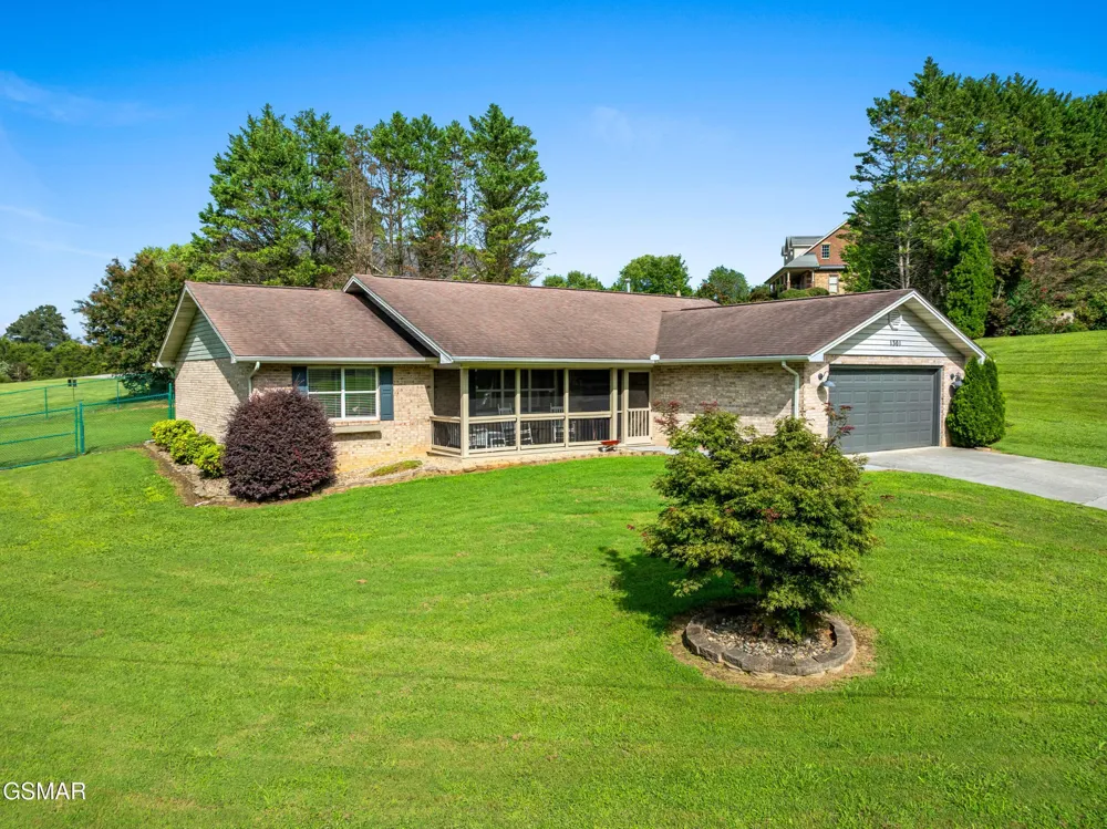 1301 Snappwood Drive Sevierville, TN 37862