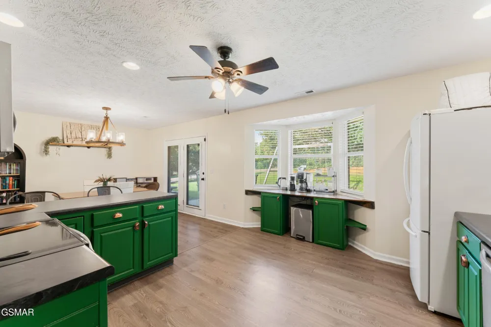 1301 Snappwood Drive Sevierville, TN 37862
