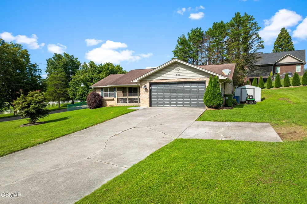 1301 Snappwood Drive Sevierville, TN 37862