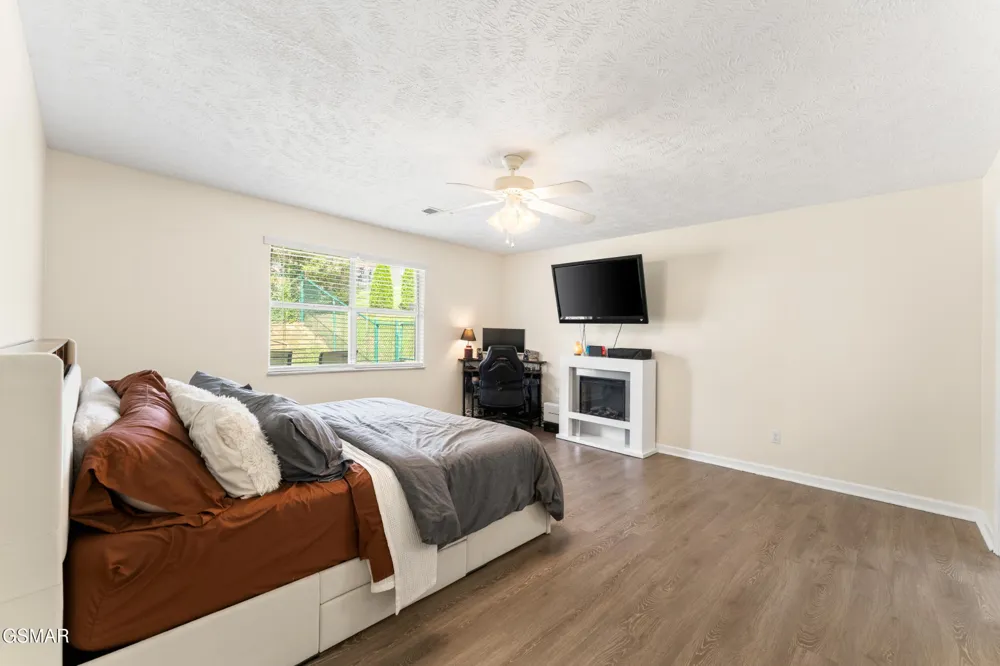 1301 Snappwood Drive Sevierville, TN 37862