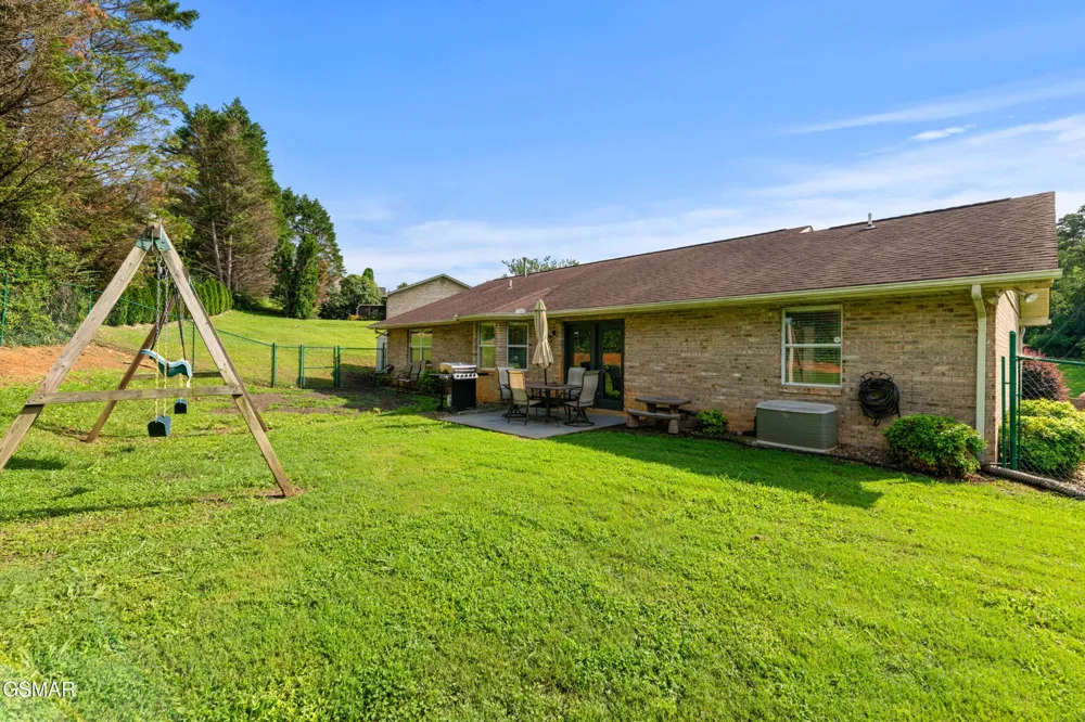 1301 Snappwood Drive Sevierville, TN 37862