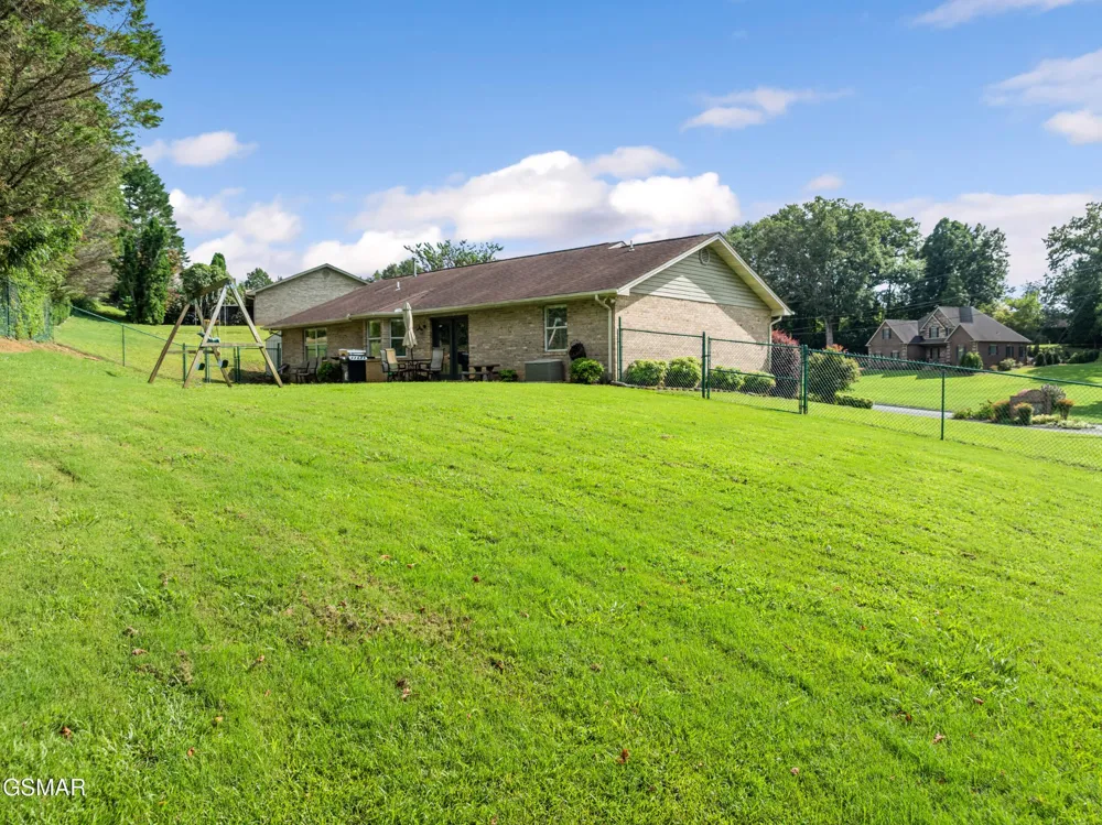 1301 Snappwood Drive Sevierville, TN 37862