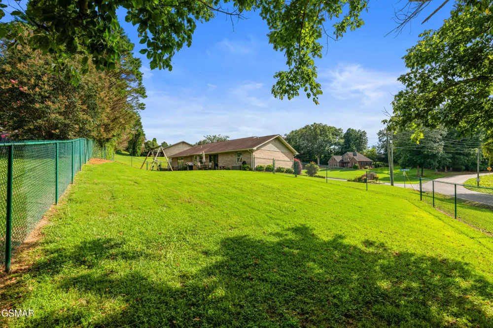 1301 Snappwood Drive Sevierville, TN 37862