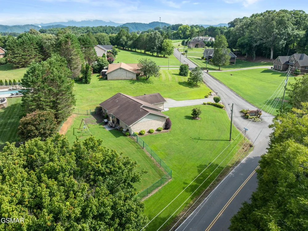 1301 Snappwood Drive Sevierville, TN 37862