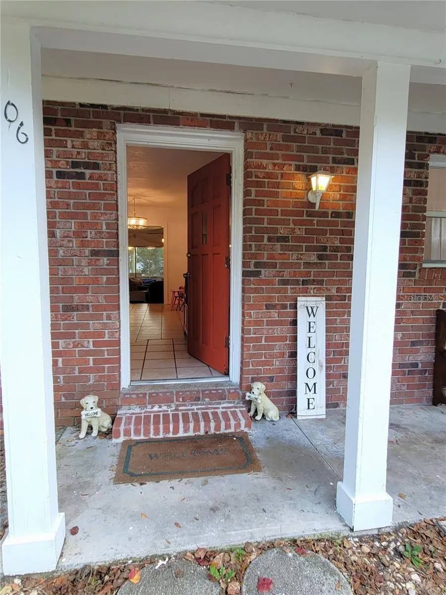 906 E WISCONSIN AVENUE Deland, FL 32724