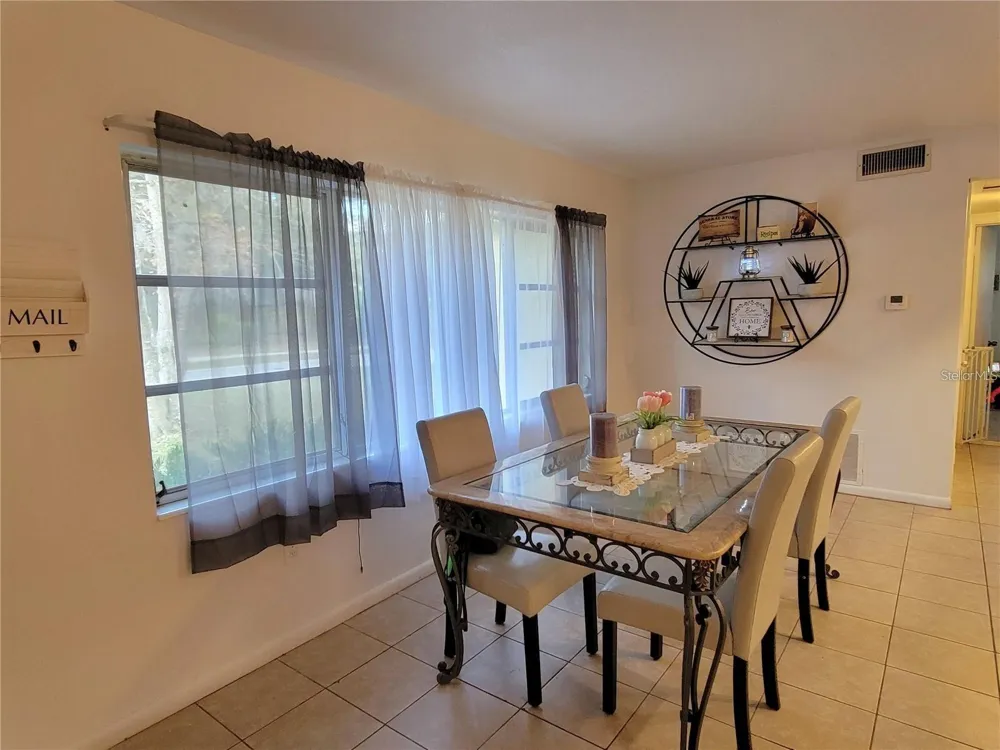 906 E WISCONSIN AVENUE Deland, FL 32724