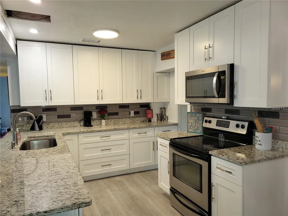 906 E WISCONSIN AVENUE Deland, FL 32724