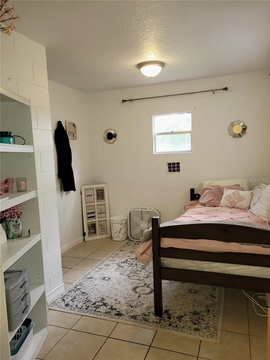 906 E WISCONSIN AVENUE Deland, FL 32724