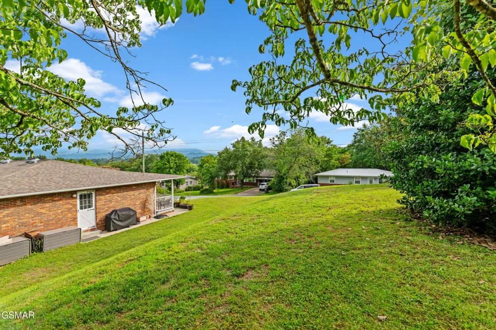 1103 Mayors Drive Sevierville, TN 37862