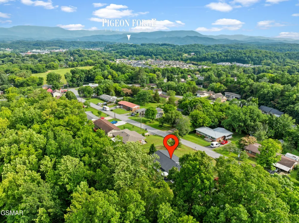 1103 Mayors Drive Sevierville, TN 37862