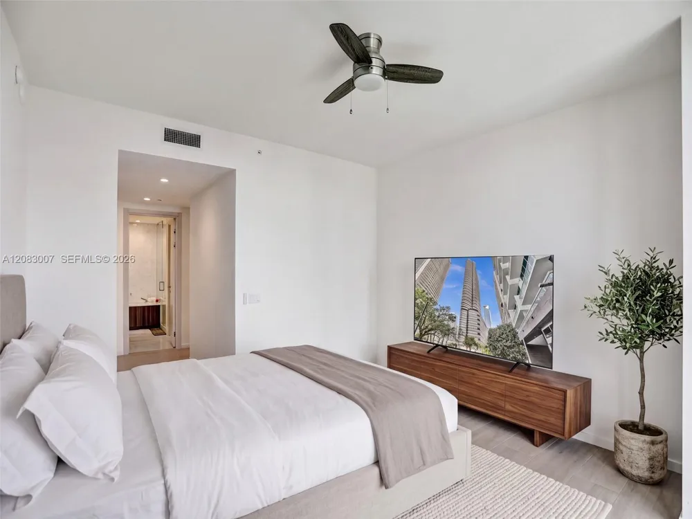 1000 Brickell Plz #PH5103 Miami, FL 33131