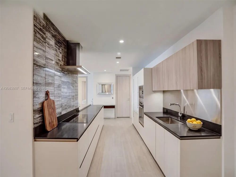 1000 Brickell Plz #PH5103 Miami, FL 33131