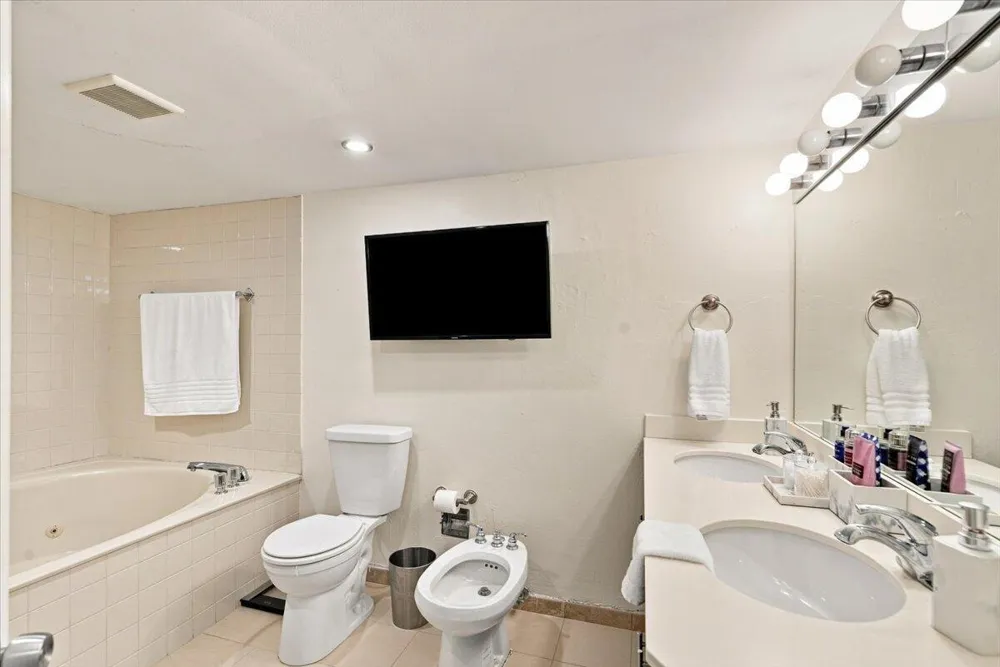 300 THREE ISLANDS BOULEVARD #312 Hallandale Beach, FL 33009