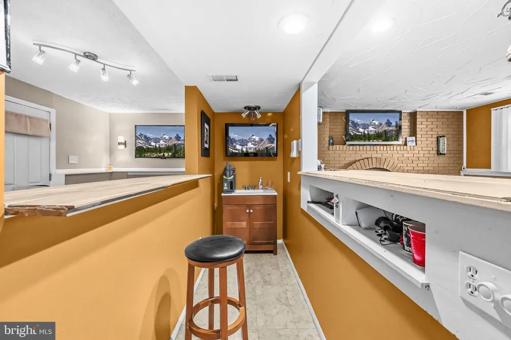 6603 SEWARD ROAD Bowie, MD 20720