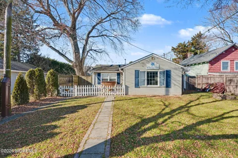 1121 Bay Avenue #Back House